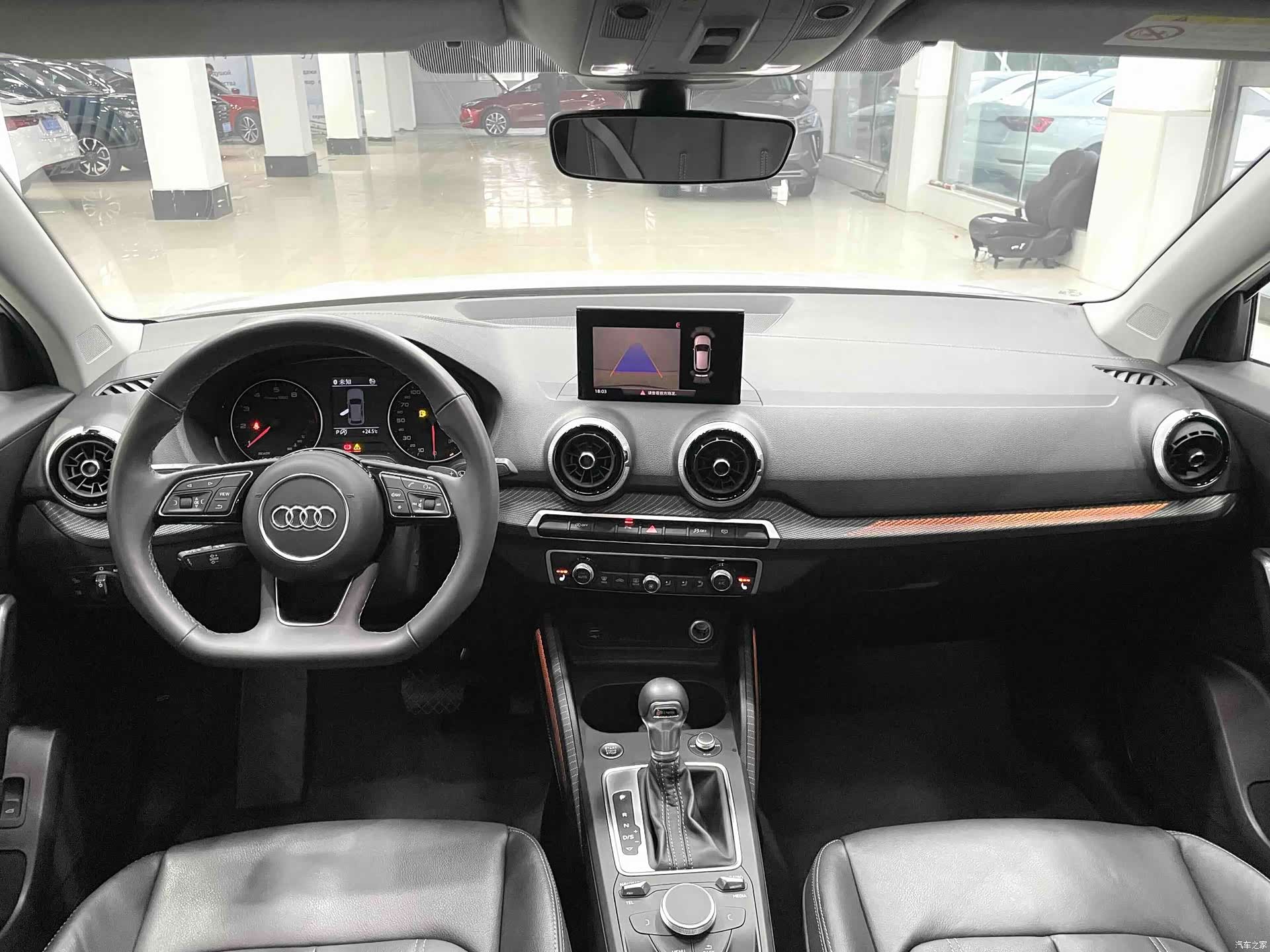 Audi Q2L, 2023 9