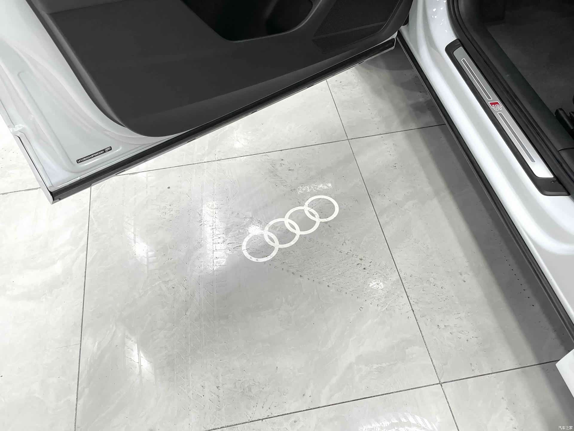 Audi Q2L, 2023 15