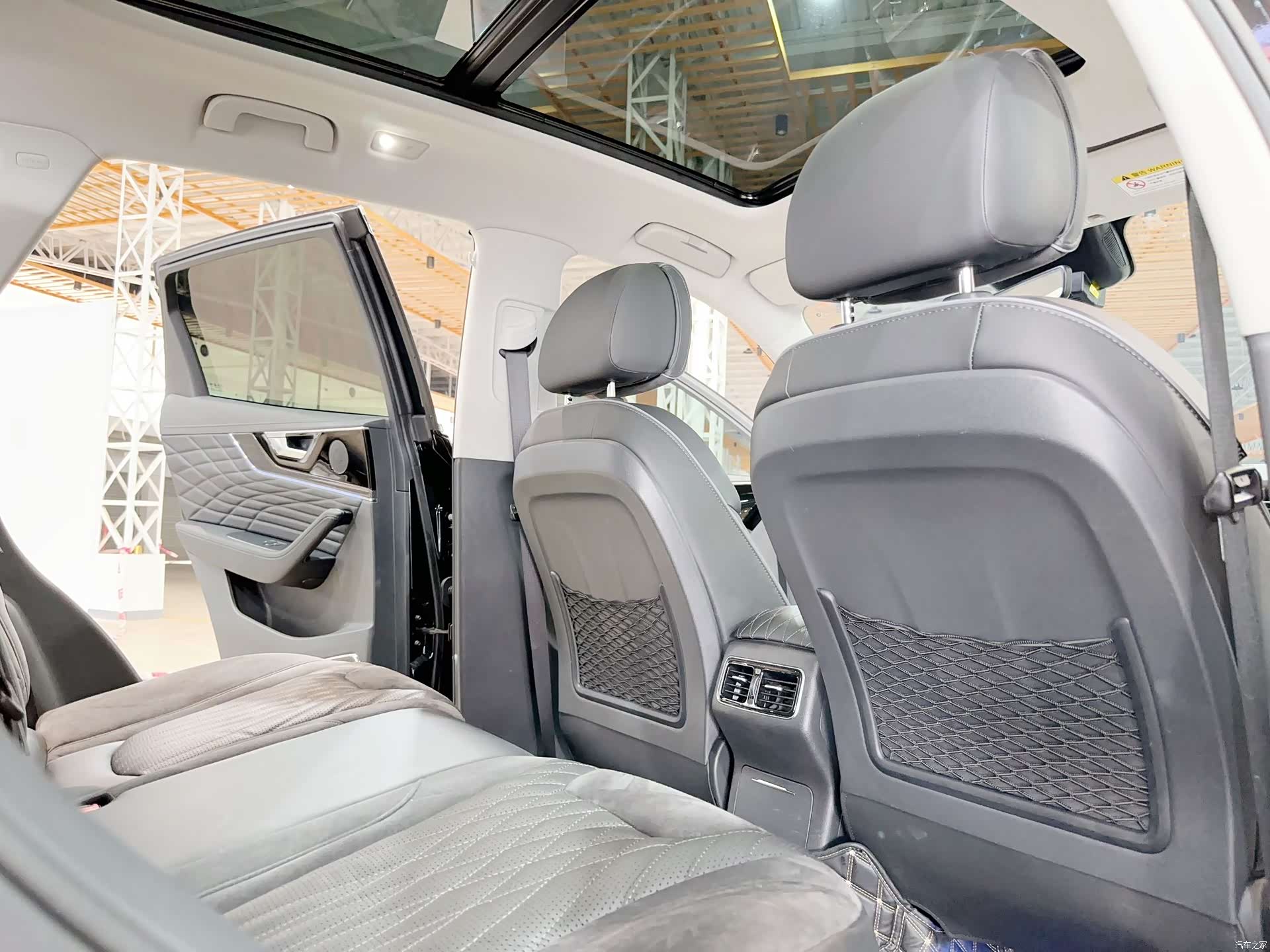Hongqi HS5, 2023 24