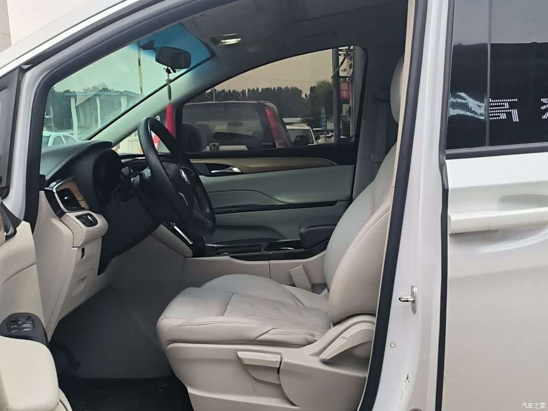 Buick GL8, 2020 9
