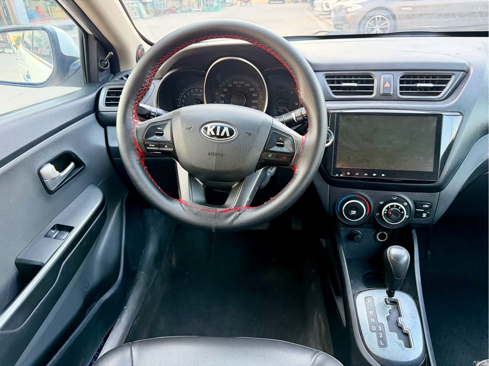 Kia K2, 2013 9