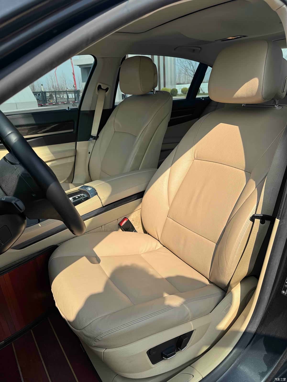 BMW 7 Series, 2011 11