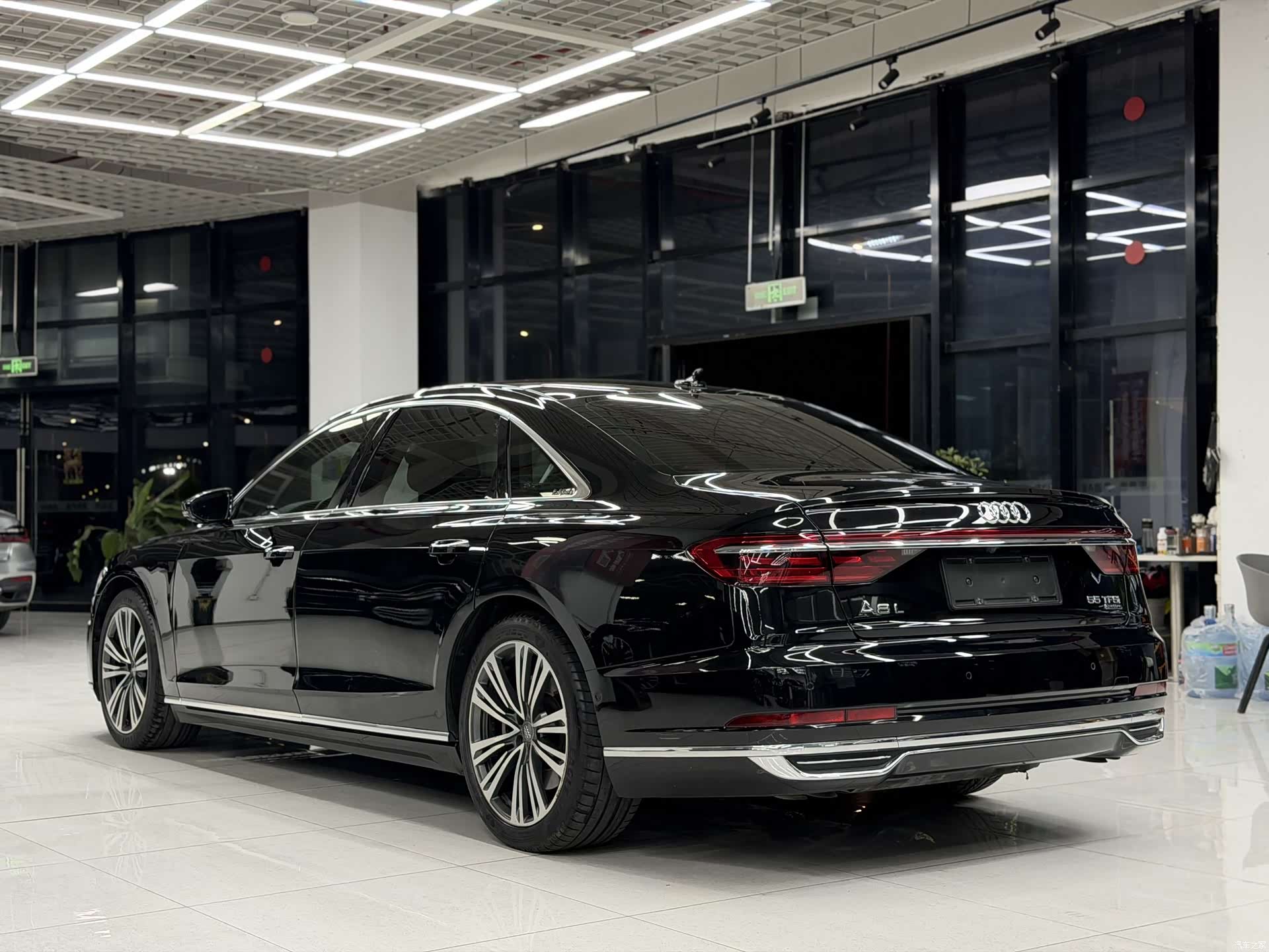 Audi A8L, 2020 4