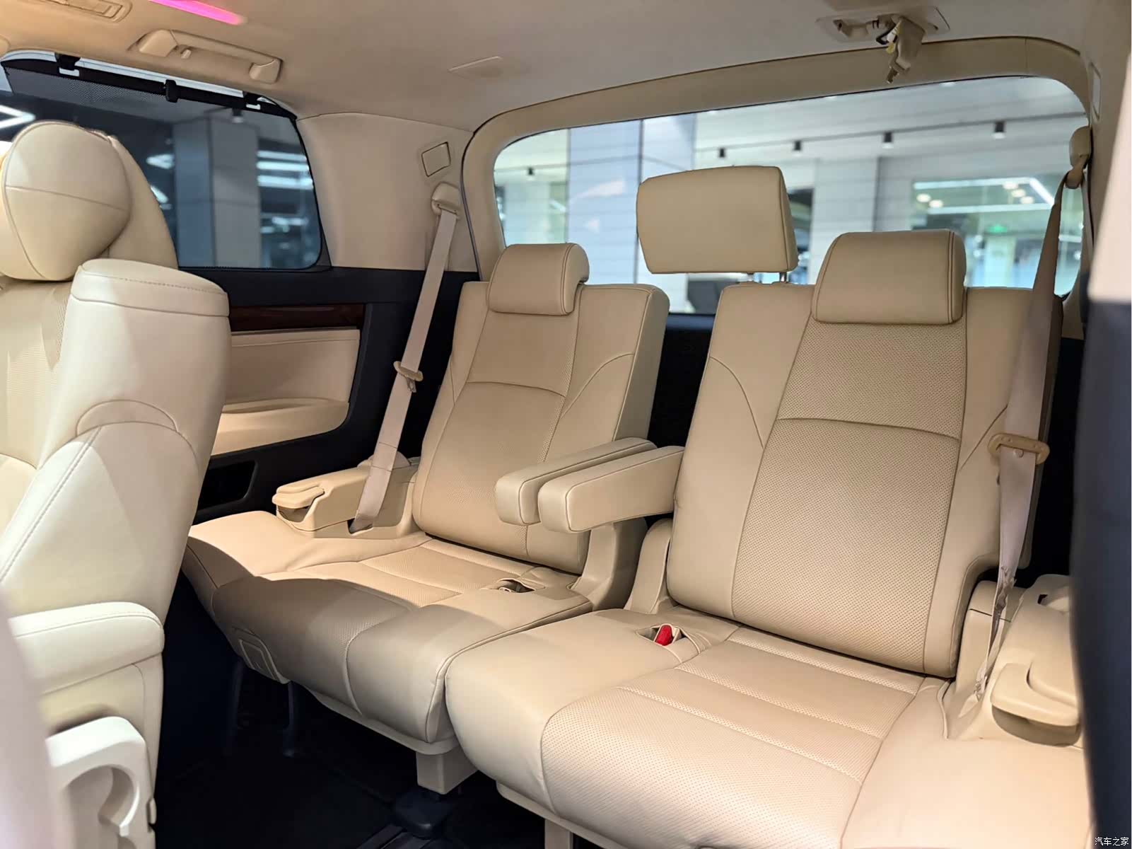 Toyota Alphard, 2015 10