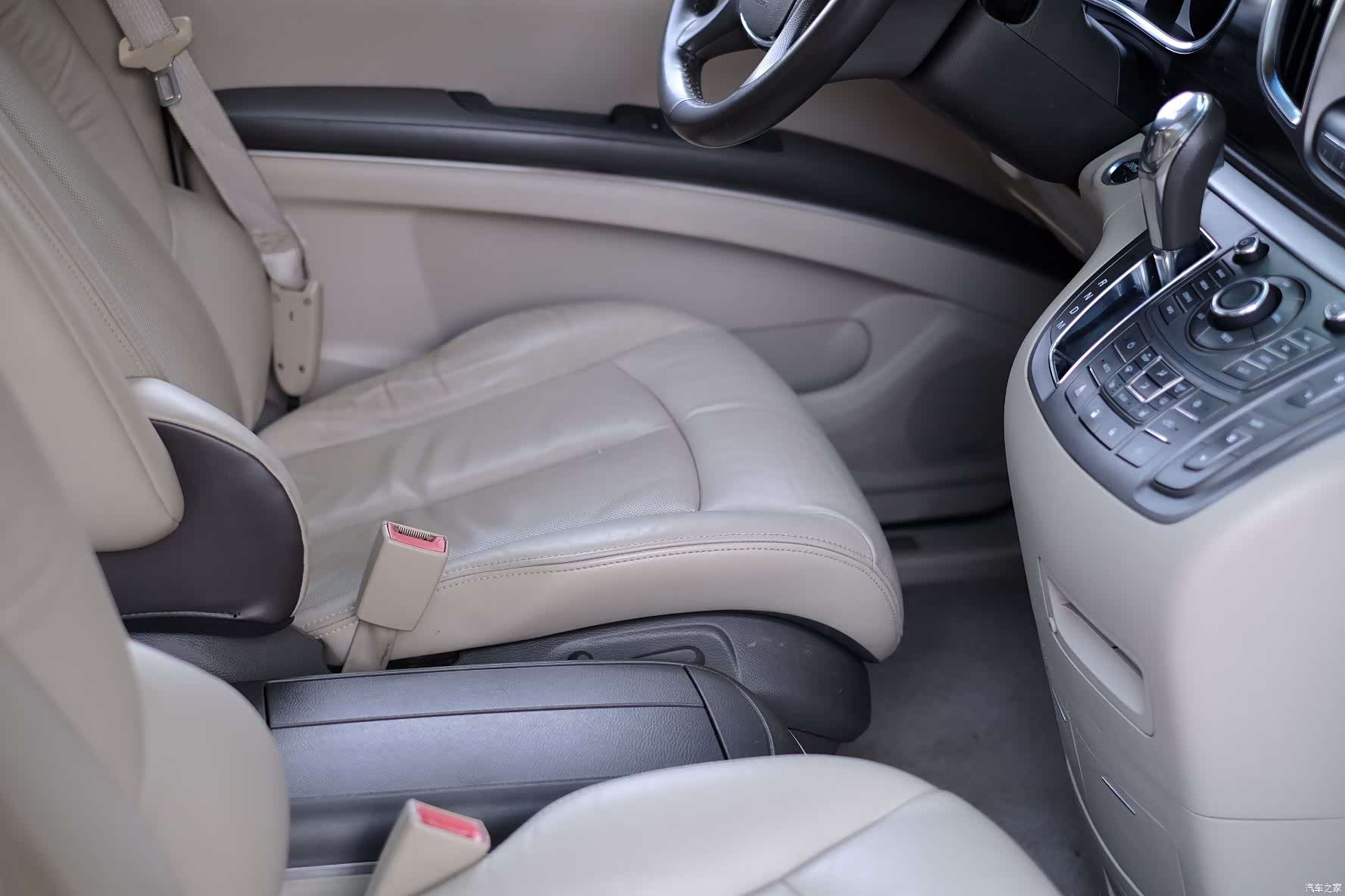 Buick GL8, 2011 39