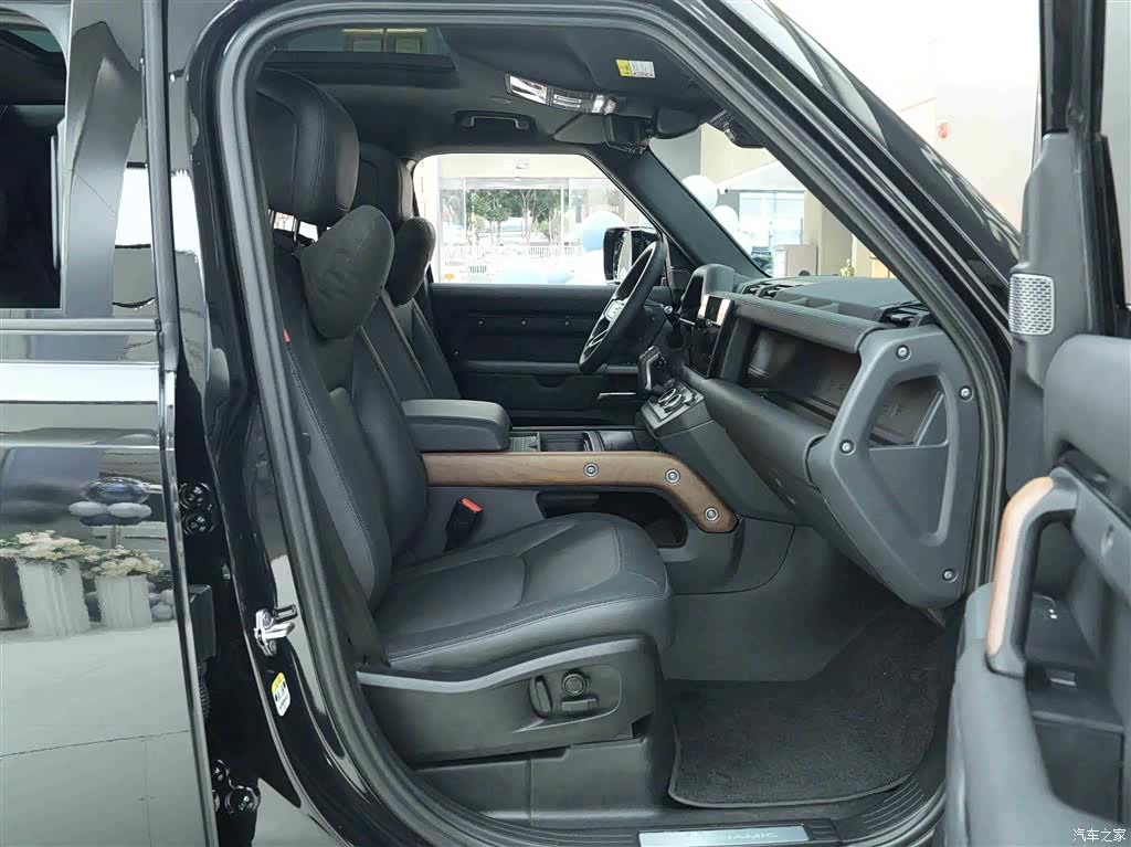 Land Rover Defender, 2024 12