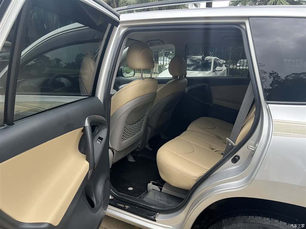 Toyota RAV4, 2011 все фото