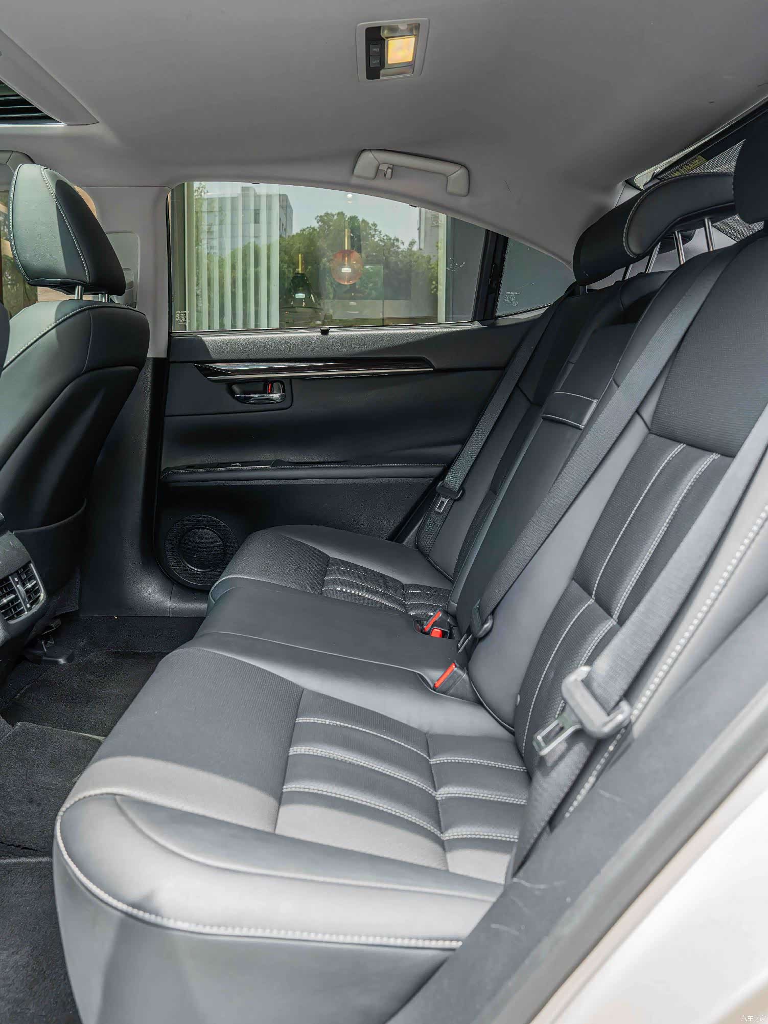 Lexus ES, 2016 17
