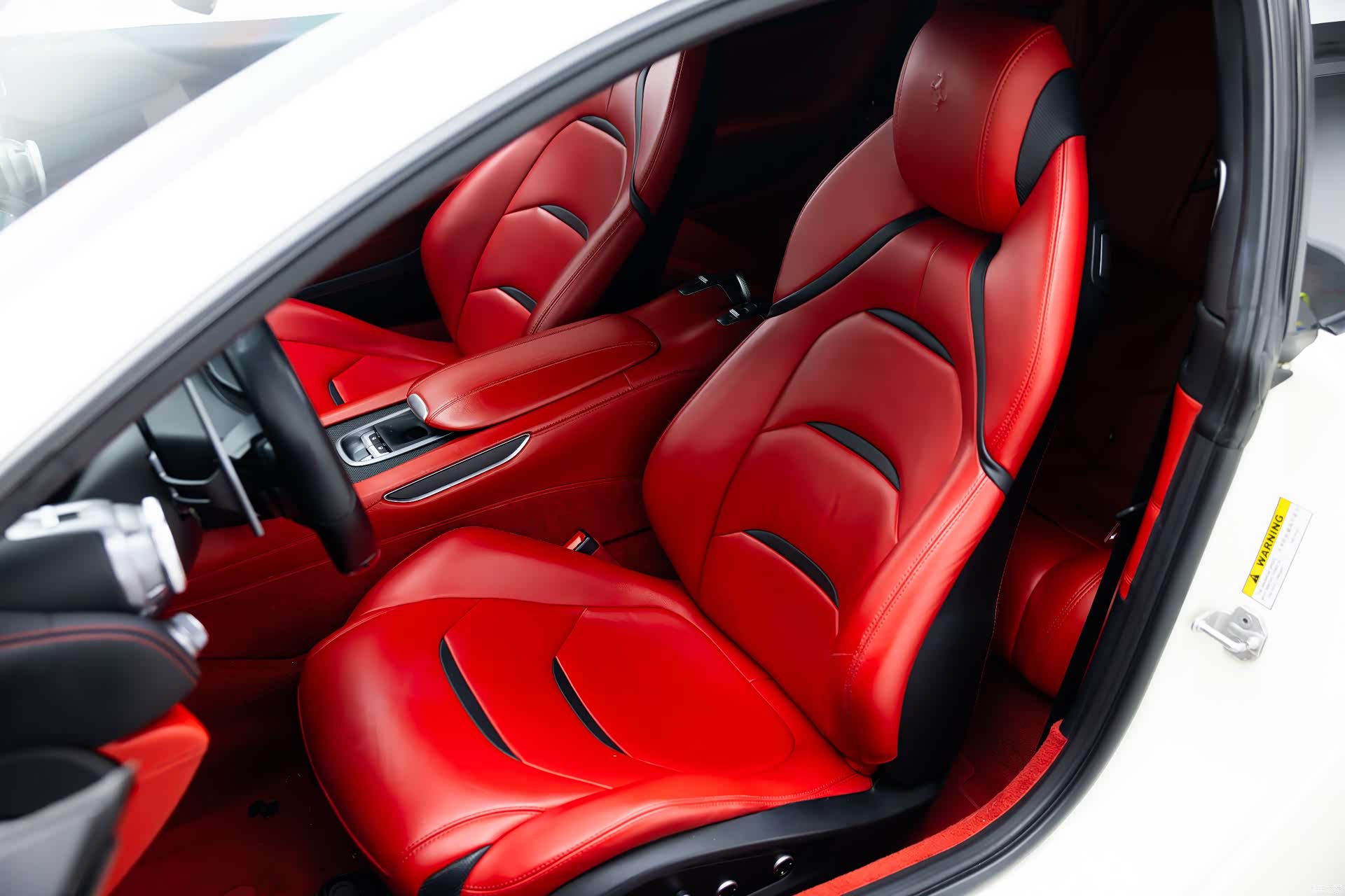 Ferrari GTC4Lus, 2020 12