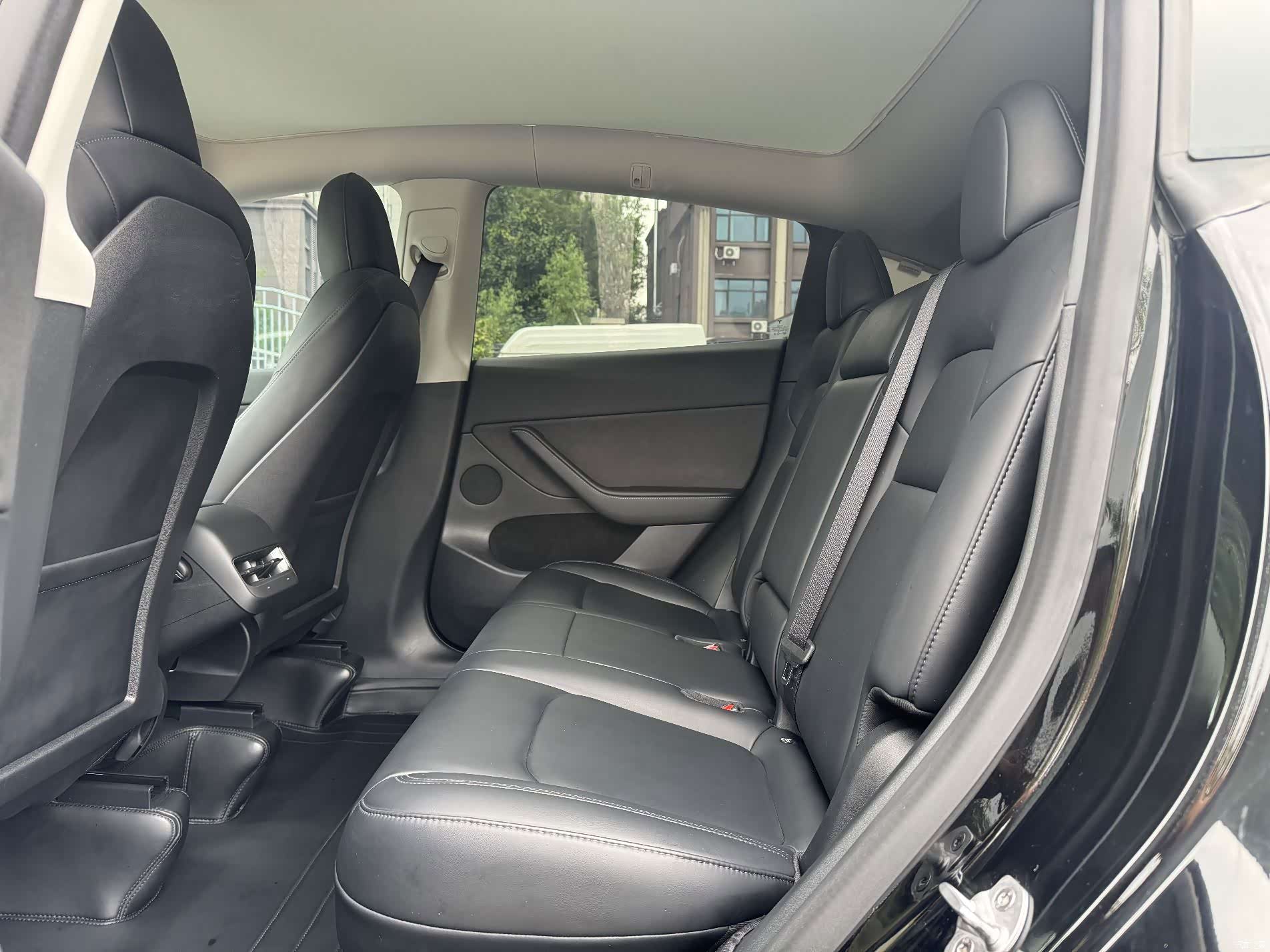 Tesla Model Y, 2022 11