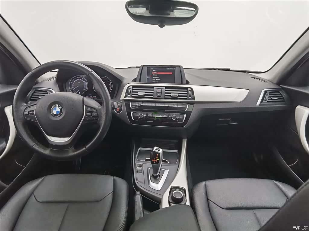BMW 1 Series, 2019 все фото