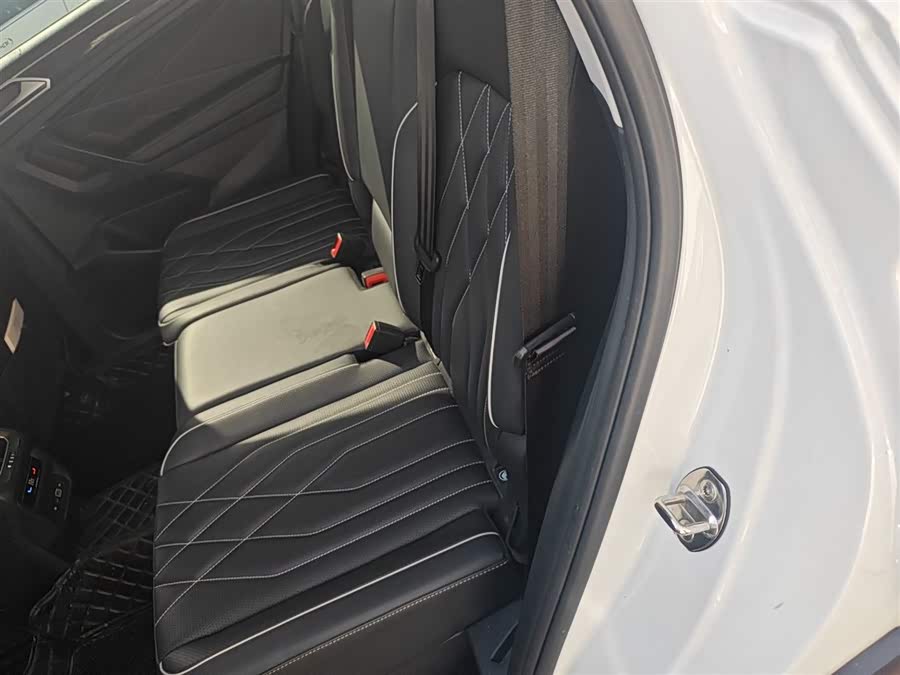 Volkswagen Tiguan L 2023, фото 13