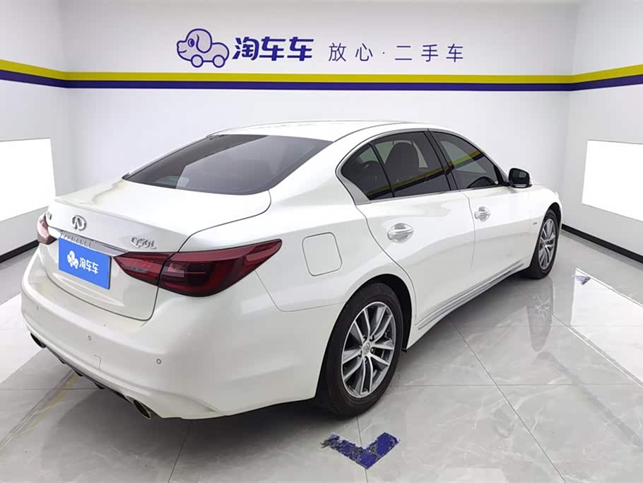 Infiniti Q50L