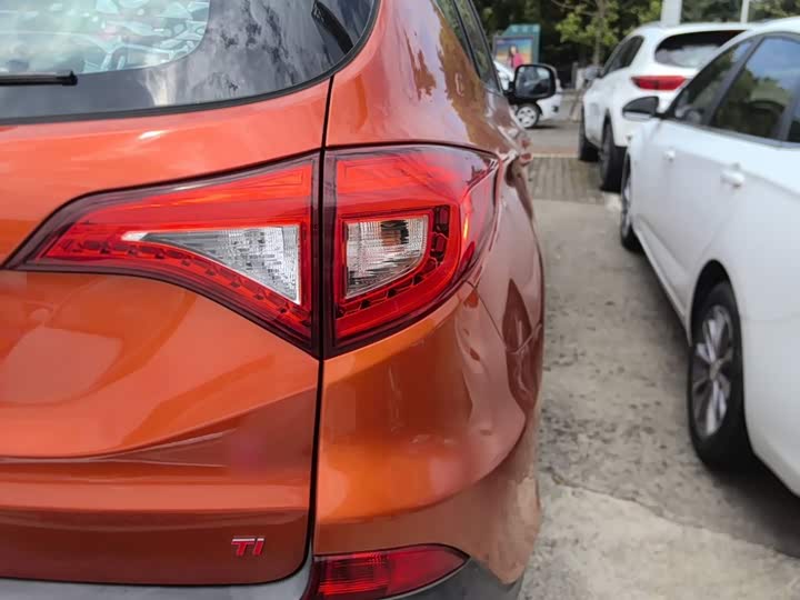 BYD Song 2016 gai shi ban 1.5TI МКПП Elite