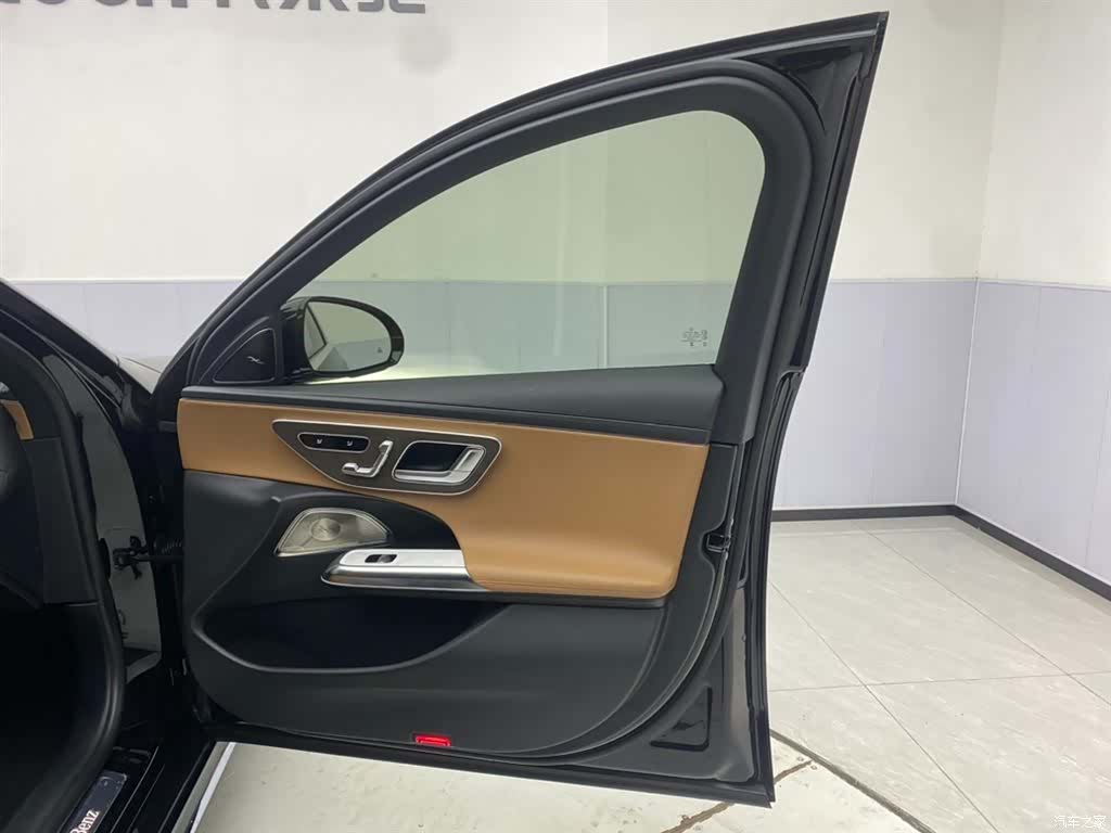 Mercedes-Benz E-Class, 2024 29