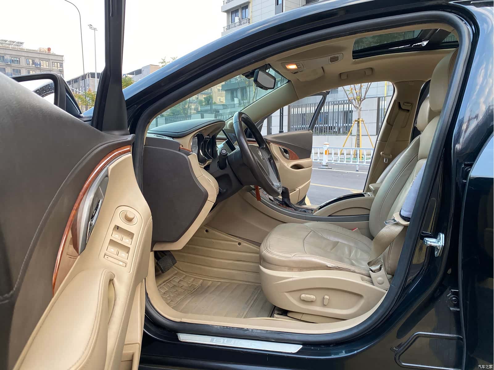 Buick LaCrosse, 2011 10