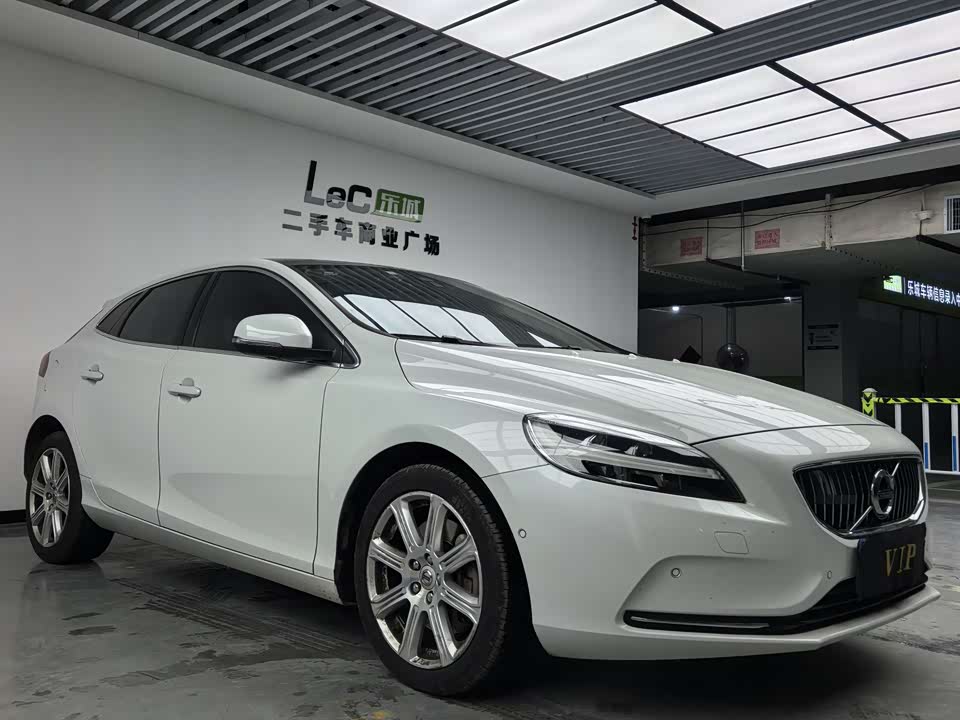 Volvo V40