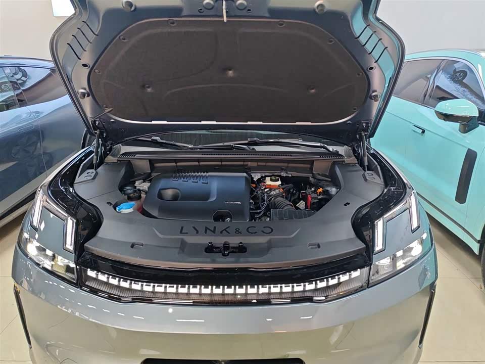 Lynk & Co 08 EM-P