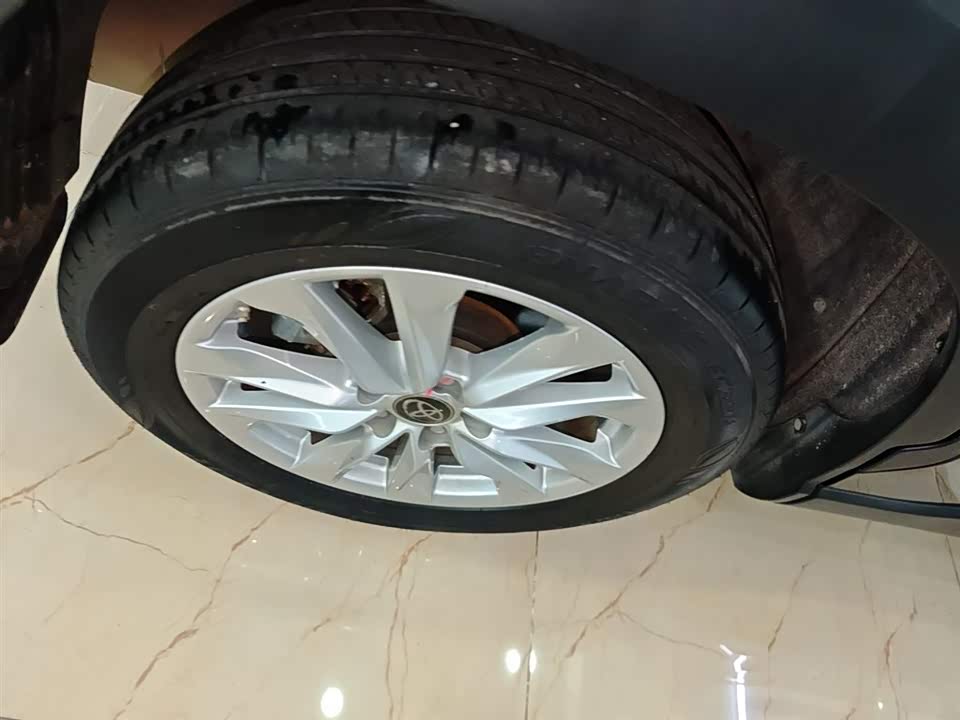 Toyota Corolla Sharp amplifier