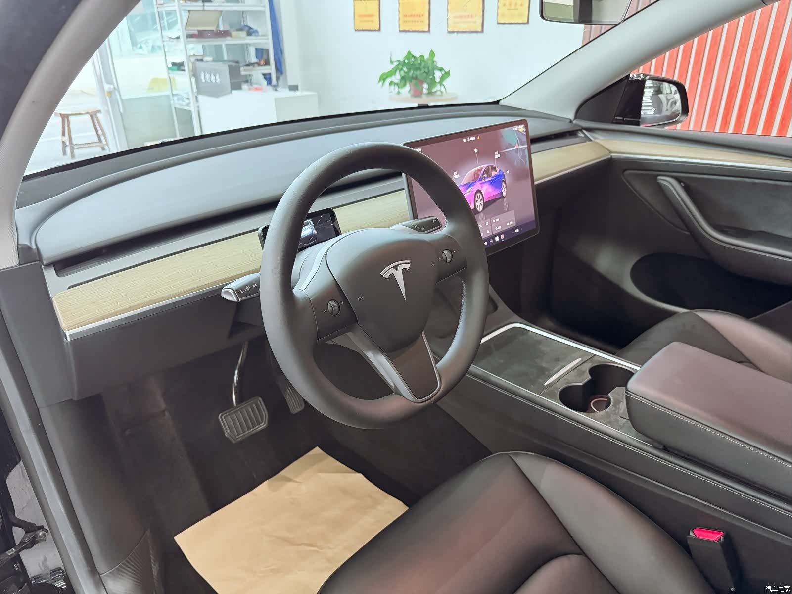 Tesla Model Y, 2023 15
