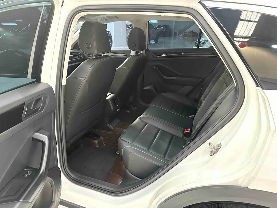 Volkswagen T-ROC exploring Songs