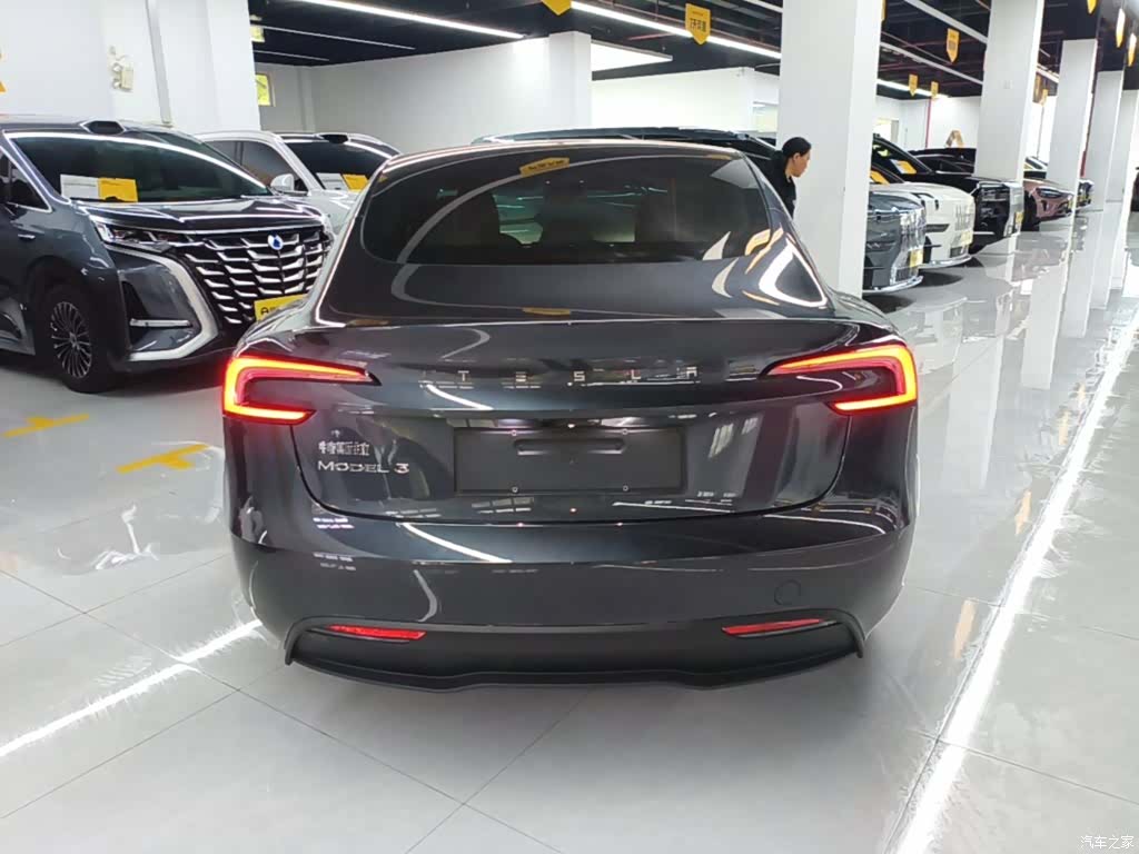 Tesla Model 3, 2025 6