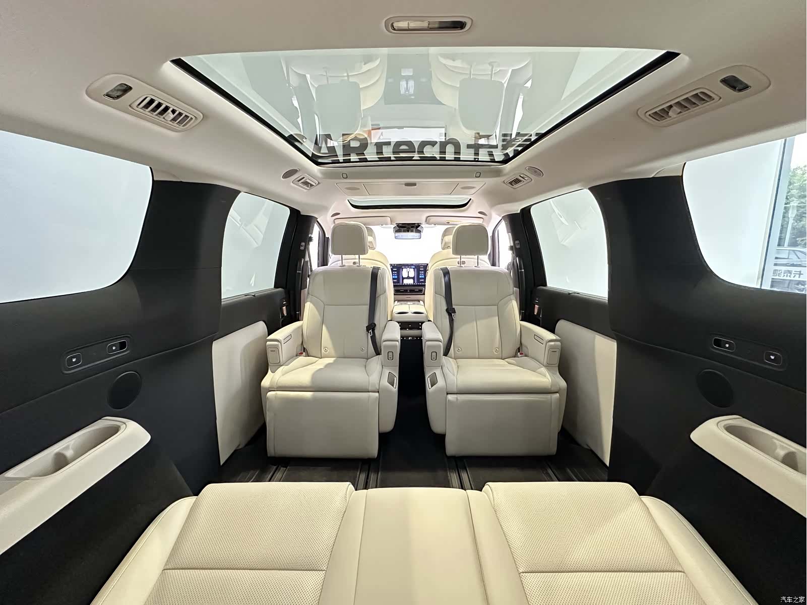 Li Auto MEGA, 2025 16