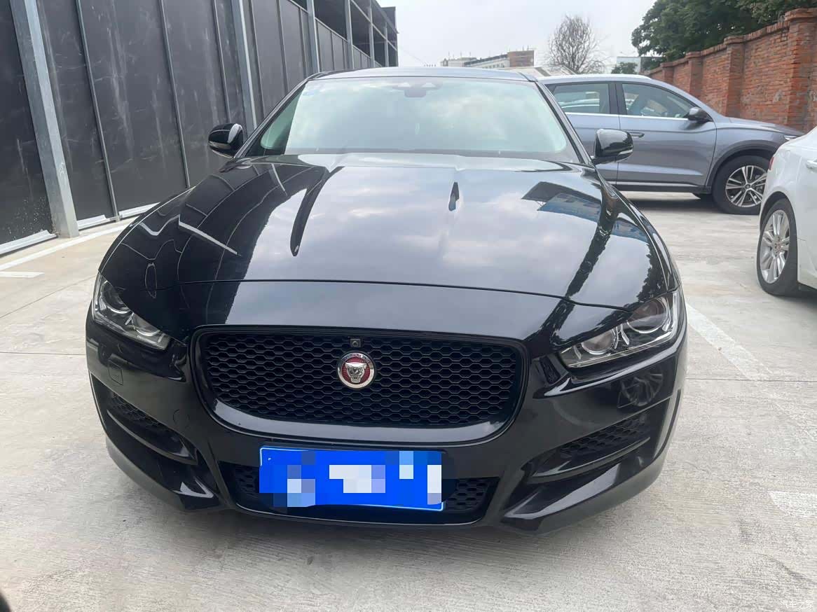 Jaguar XE, 2017 3