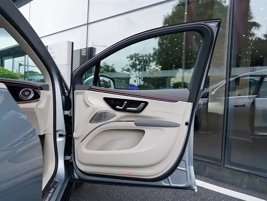 Mercedes-Benz EQS SUV