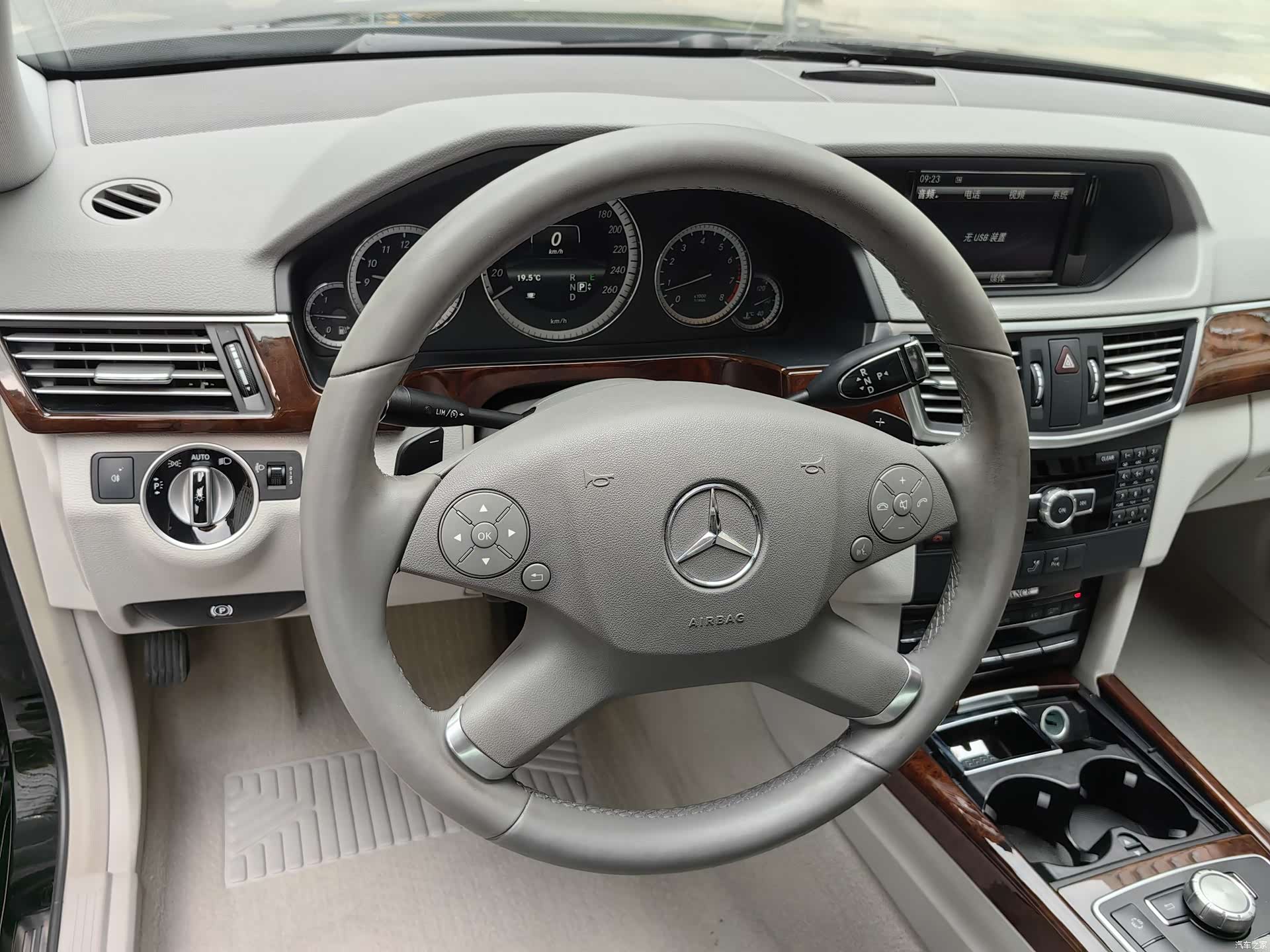 Mercedes-Benz E-Class, 2012 23