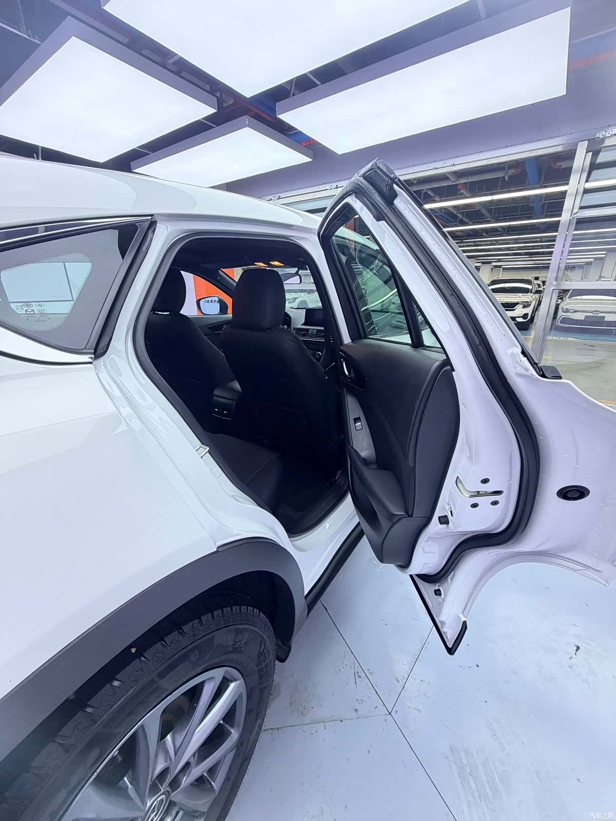 Mazda CX-4, 2023 14