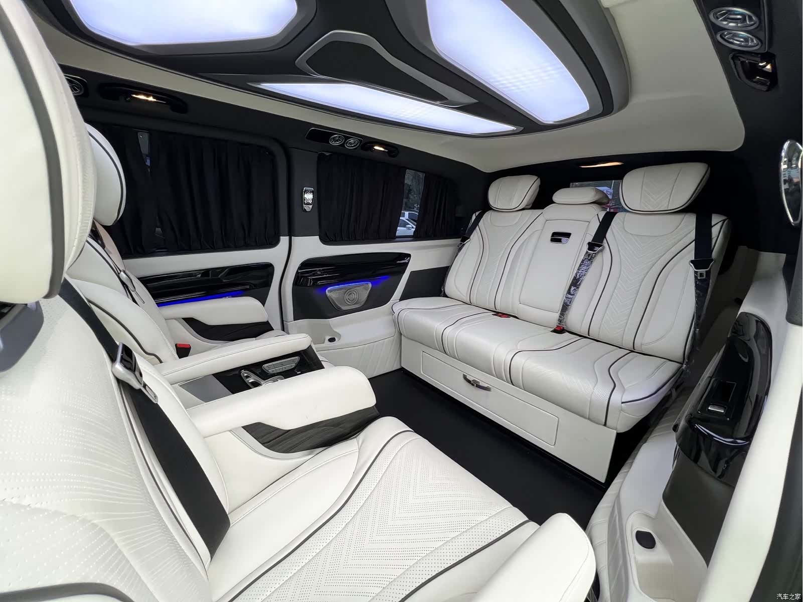 Mercedes-Benz 7, 2024 15