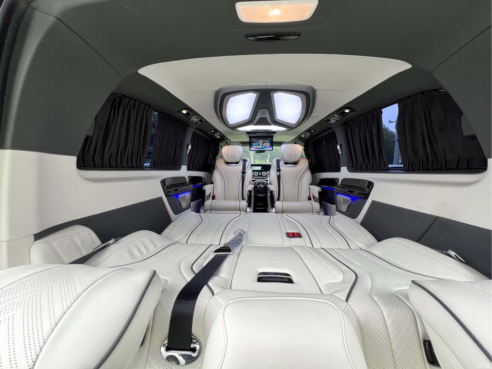 Mercedes-Benz 7, 2024 16