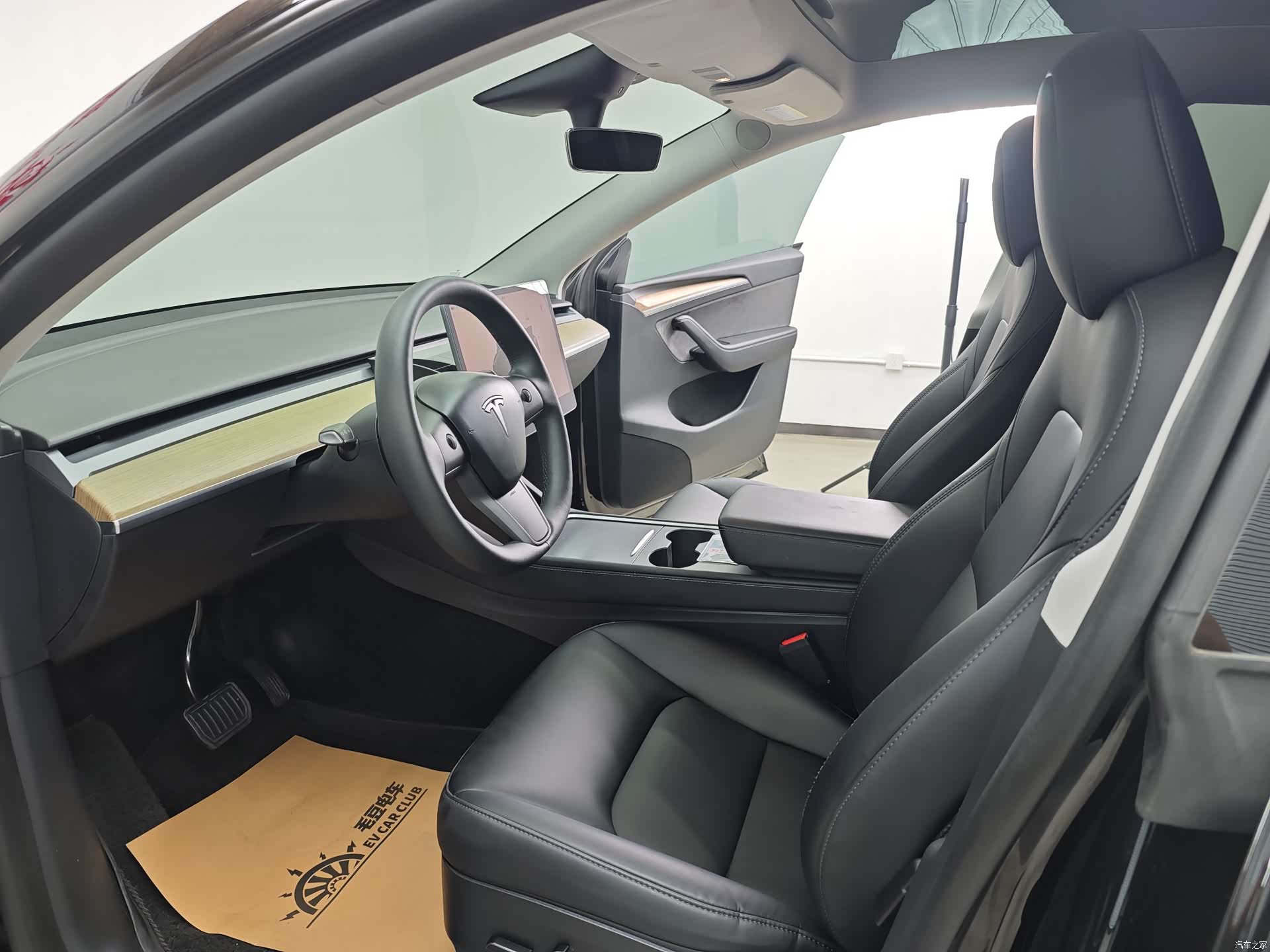 Tesla Model Y, 2023 11