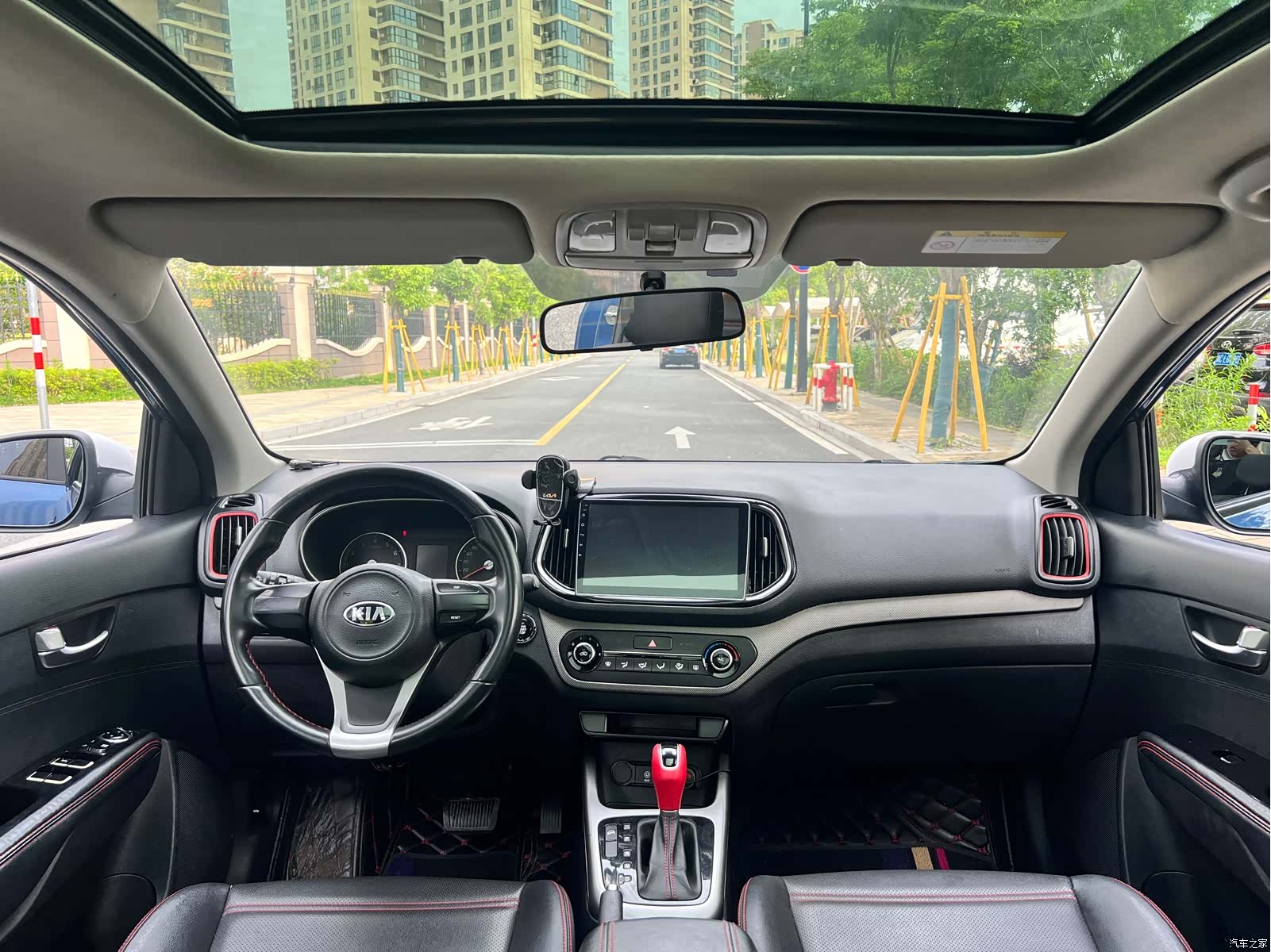 Kia KX3, 2017 11