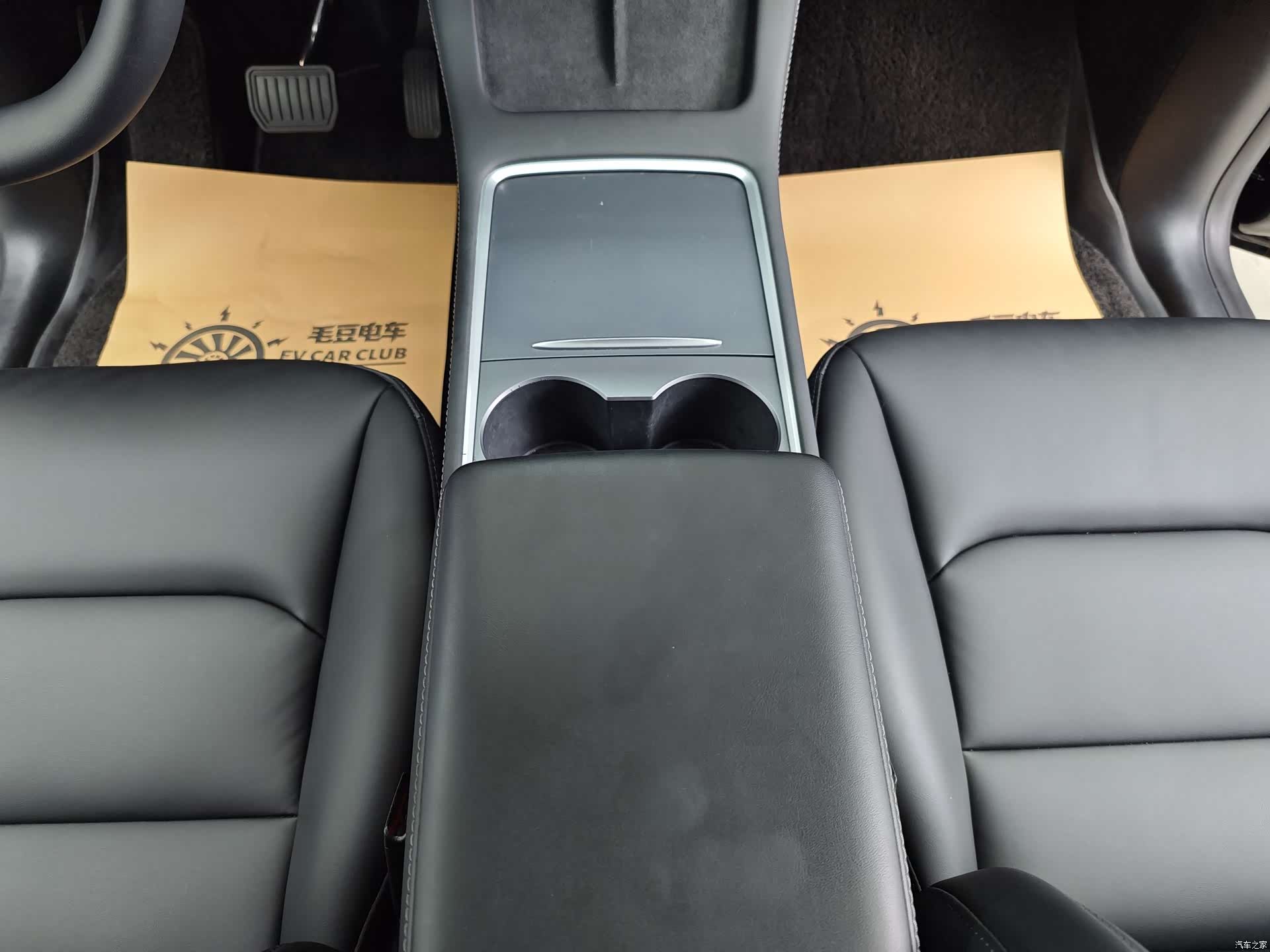 Tesla Model Y, 2023 38