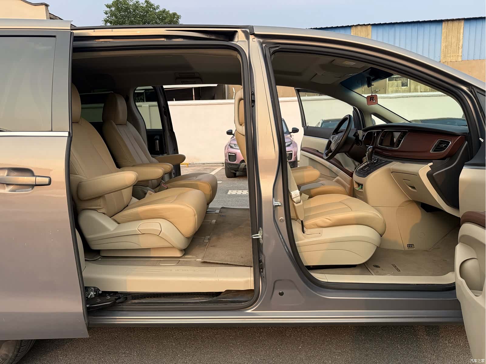 Buick GL8, 2018 13
