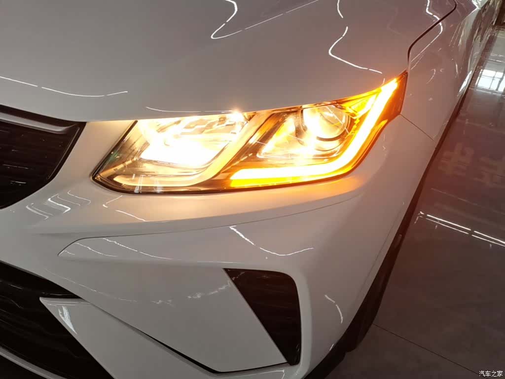 Geely Coolray, 2025 24