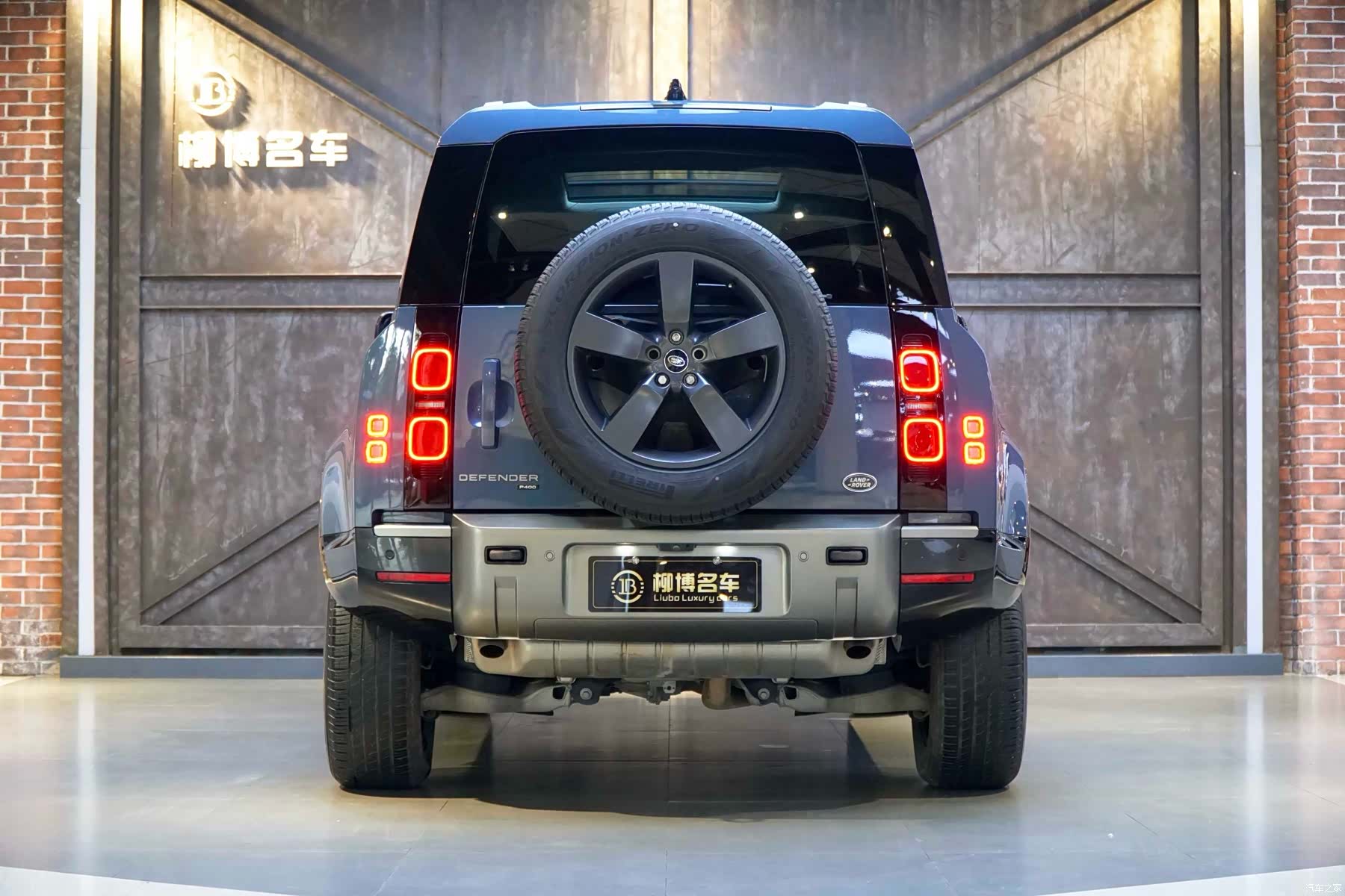 Land Rover Defender, 2021 3