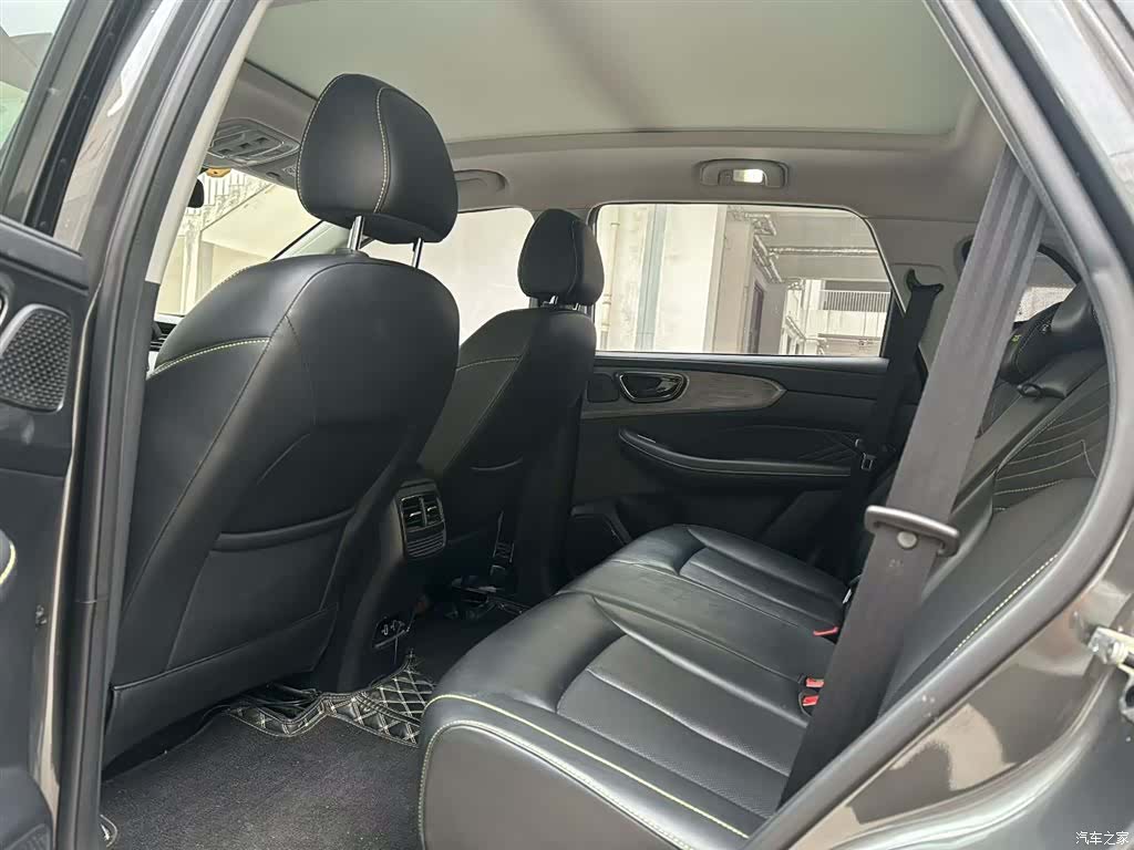 Roewe RX5, 2021 3