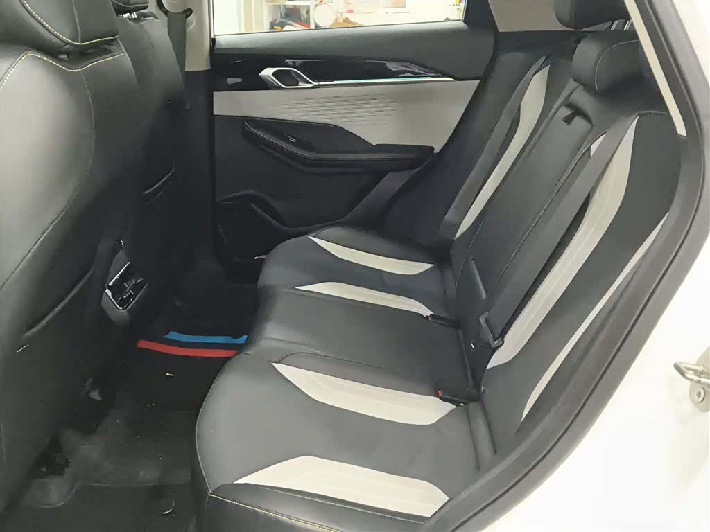Geely Coolray, 2023 13