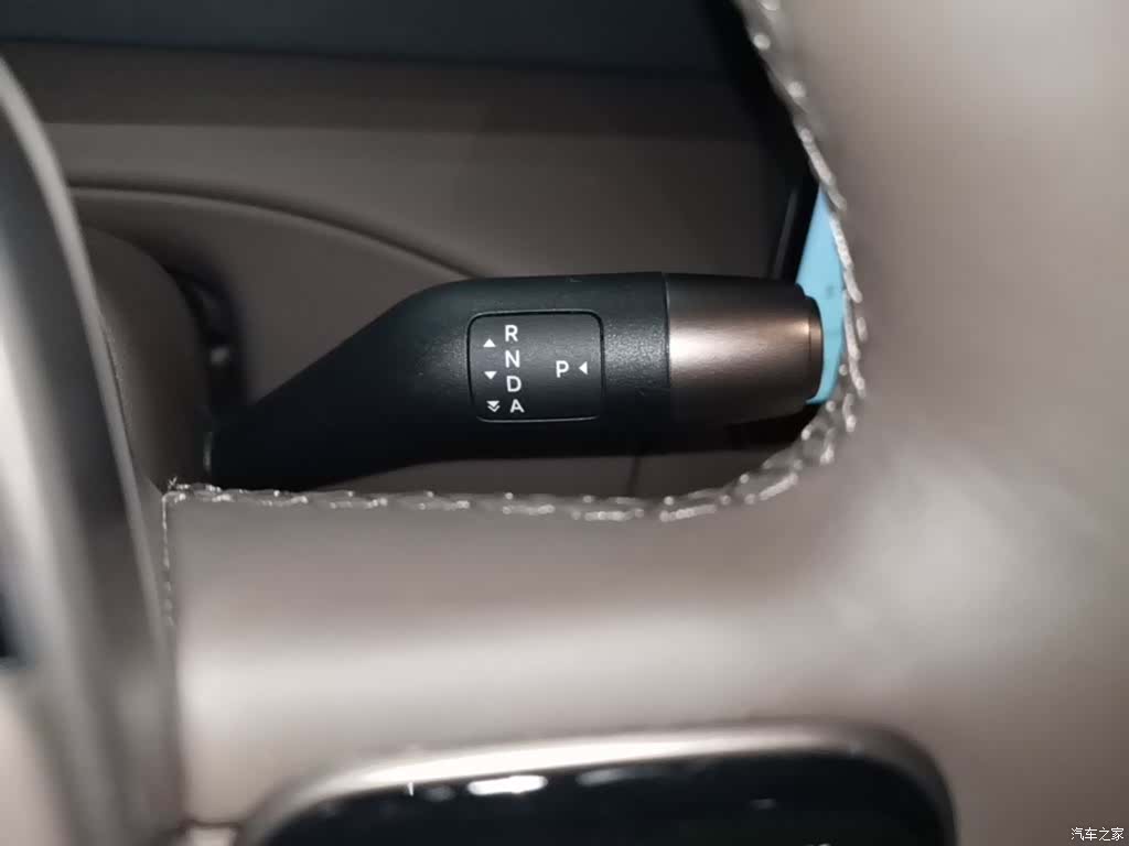 Li Auto MEGA, 2025 14
