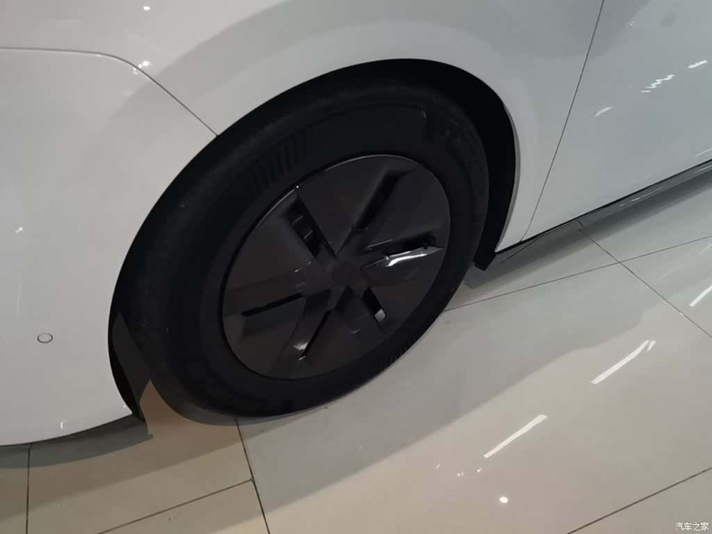 Li Auto MEGA, 2025 23