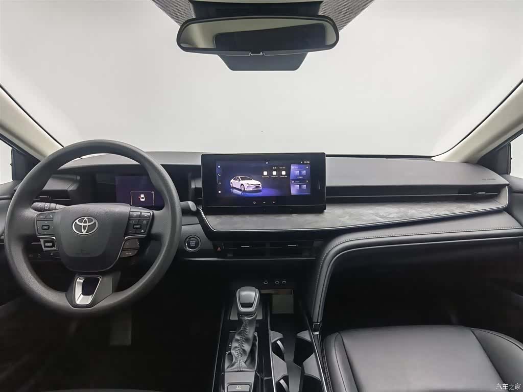Toyota Camry, 2025 все фото