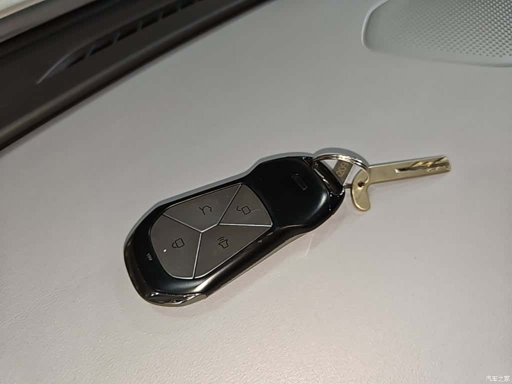 Xpeng Mona M03, 2024 9