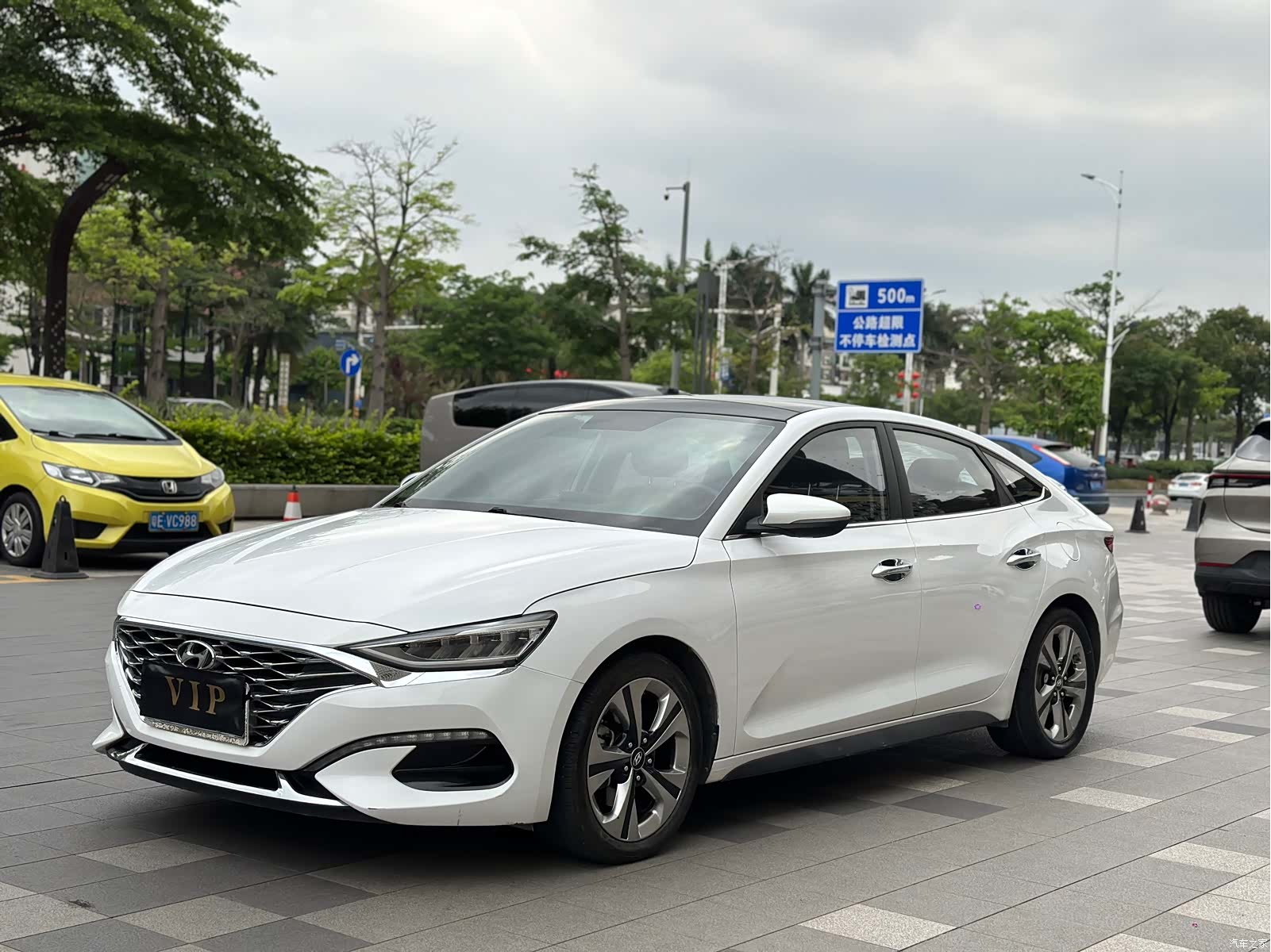 Hyundai Lafesta
