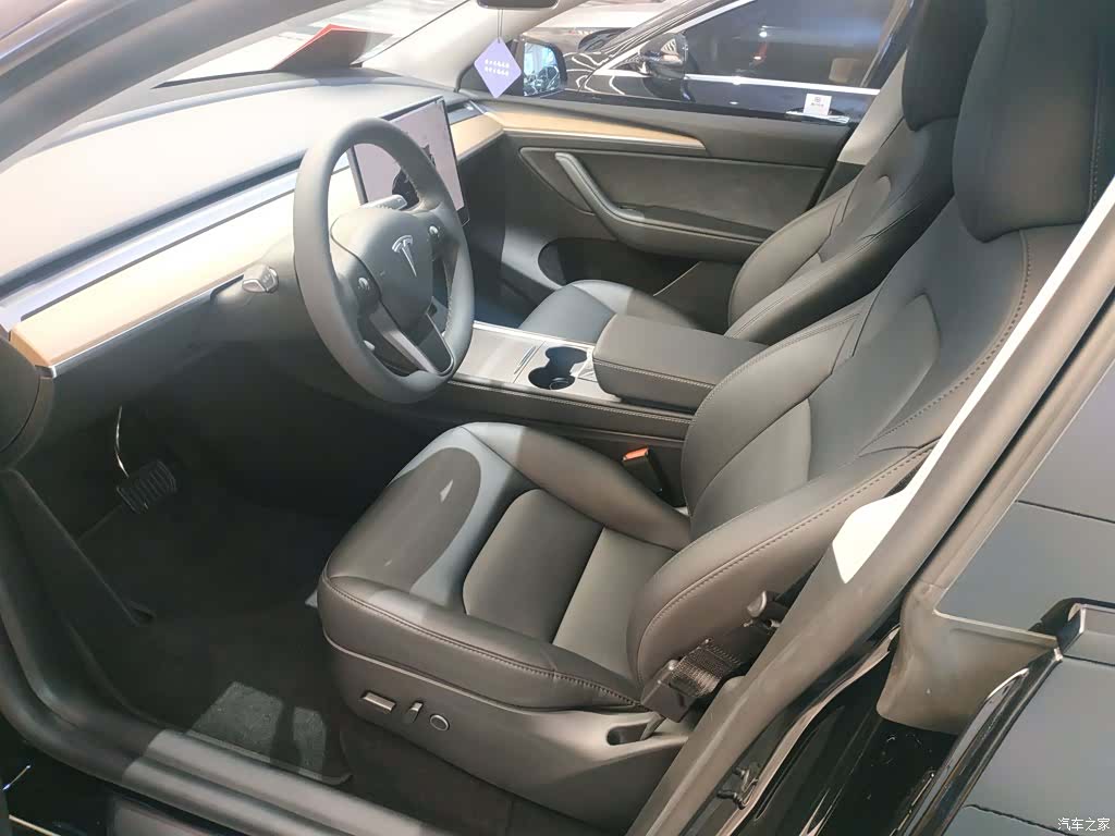 Tesla Model Y, 2023 15