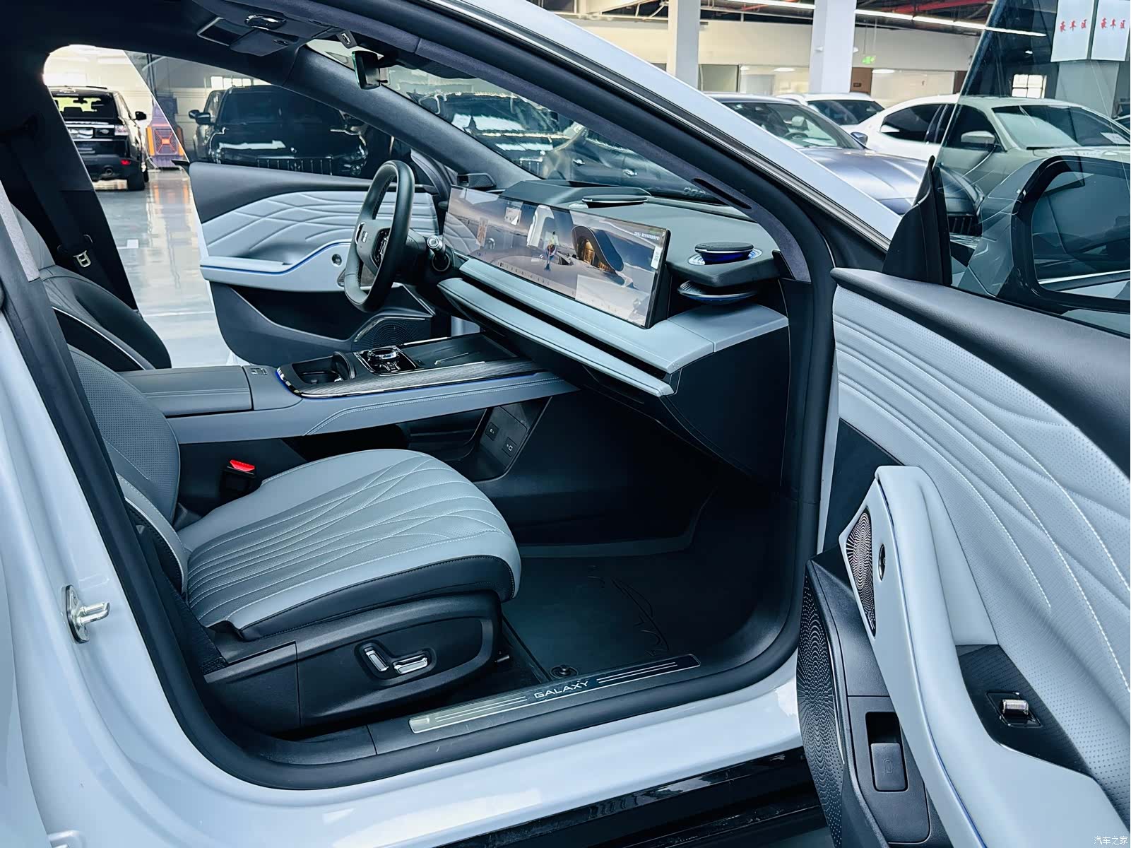 Geely E8, 2025 8