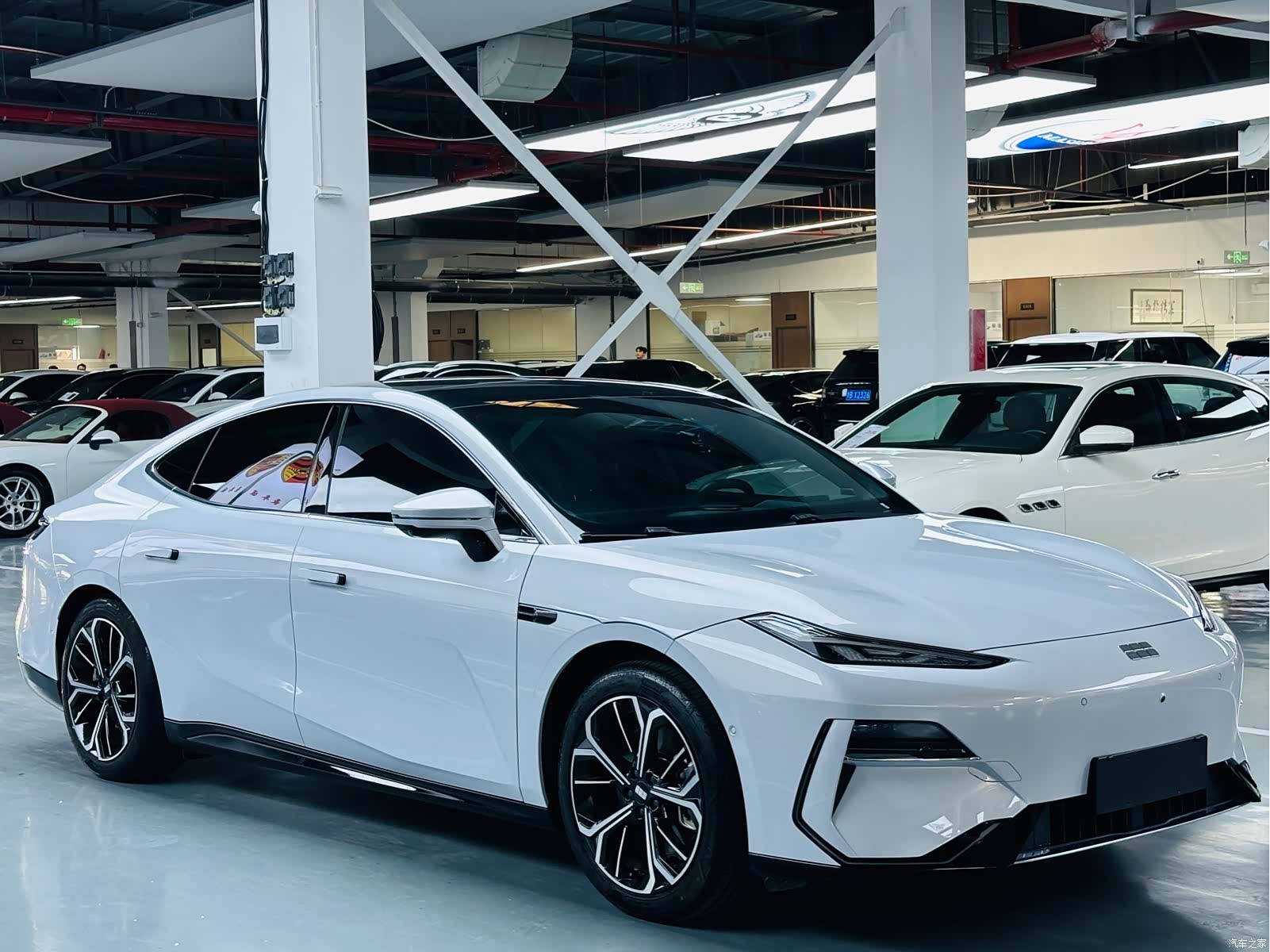 Geely E8, 2025 3