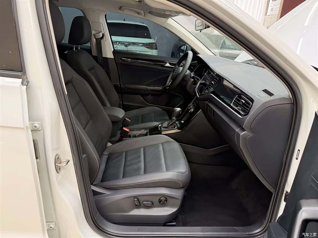 Volkswagen T-ROC, 2023 21